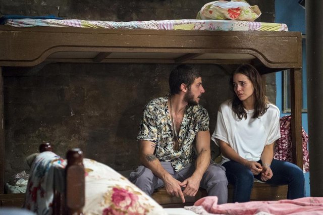 Foto para a coluna Sinal Aberto: em Segundo Sol, Rosa (Letícia Colin) conta para Ícaro (Chay Suede) que Valentim é seu irmão. Foto para a coluna Sinal Aberto: em Segundo Sol, Rosa (Letícia Colin) conta para Ícaro (Chay Suede) que Valentim é seu irmão.