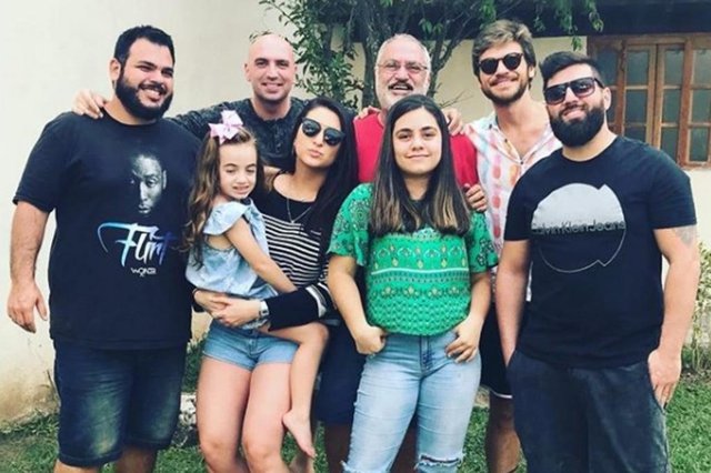 O ator Emilio Dantas é o protagoniosta Beto Falcão em Segundo Sol. O ator Emilio Dantas é o protagoniosta Beto Falcão em Segundo Sol.