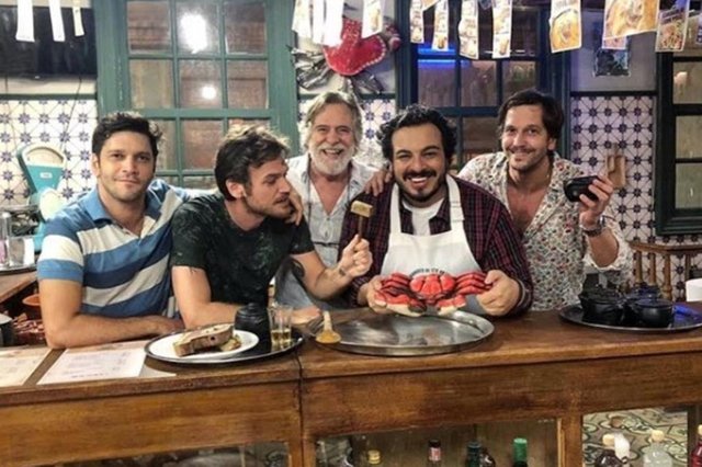 O ator Emilio Dantas é o protagoniosta Beto Falcão em Segundo Sol. O ator Emilio Dantas é o protagoniosta Beto Falcão em Segundo Sol.