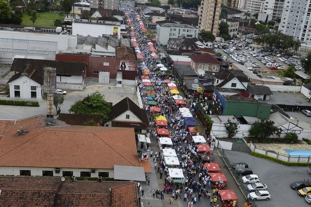 Stammtisch realizado em 2015, que levou mais de 20 mil pessoas à Via Gastronômica.Próximo Stammtisch da Via Gastronômica está marcado para o dia 15 de outubro de 2016. Stammtisch realizado em 2015, que levou mais de 20 mil pessoas à Via Gastronômica.Próximo Stammtisch da Via Gastronômica está marcado para o dia 15 de outubro de 2016.