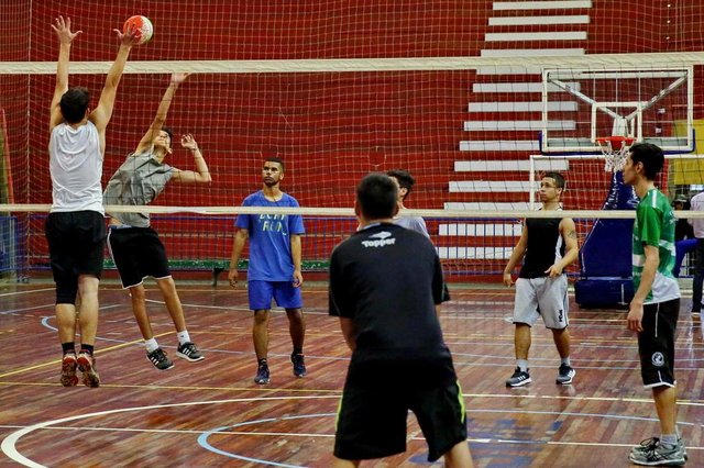  PORTO ALEGRE, RS, BRASIL 25/09/2018 - Aulas de Voleibol no Ginásio Tesourinha. (FOTO: ROBINSON ESTRÁSULAS/AGÊNCIA RBS)