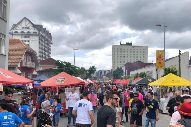 Milhares de pessoas devem curtir o Stammtisch neste sábado, em Joinville Milhares de pessoas devem curtir o Stammtisch neste sábado, em Joinville