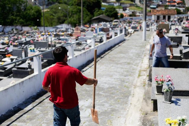 FLORIANOPOLIS, SC, BRASIL, 22.10.2018: Preparativos para o Dia dos Finados no Cemitério São Francisco. (Foto: Diorgenes Pandini/Diario Catarinense)Indexador: Diorgenes Pandini FLORIANOPOLIS, SC, BRASIL, 22.10.2018: Preparativos para o Dia dos Finados no Cemitério São Francisco. (Foto: Diorgenes Pandini/Diario Catarinense)Indexador: Diorgenes Pandini