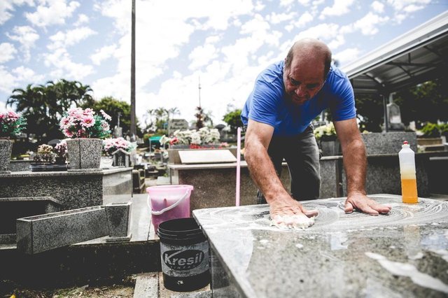 FLORIANOPOLIS, SC, BRASIL, 22.10.2018: Preparativos para o Dia dos Finados no Cemitério São Francisco de Assis. (Foto: Diorgenes Pandini/Diario Catarinense)Indexador: Diorgenes Pandini FLORIANOPOLIS, SC, BRASIL, 22.10.2018: Preparativos para o Dia dos Finados no Cemitério São Francisco de Assis. (Foto: Diorgenes Pandini/Diario Catarinense)Indexador: Diorgenes Pandini