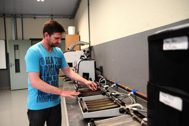 CAXIAS DO SUL, RS, BRASIL, 19/10/2018. Luciano Zorraski, 35, aluno do curso de Engenharia Metalúrgica. Instituto Federal do Rio Grande do Sul, o IFRS, sediado em Caxias, está com inscrições abertas para o processo seletivo. (Diogo Sallaberry/Agência RBS)