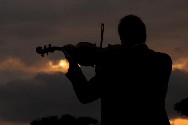 CAXIAS DO SUL, RS, BRASIL 02/08/2018Projeto Concertos ao Entardecer completa 25 anos em agosto. Iniciativa com a Orquestra Sinfônica da Universidade de Caxias do Sul (UCS) comemora trajetória de sucesso e projeta conquistar novos públicos. Na foto o músico Carlos Zinani (Felipe Nyland/Agência RBS) CAXIAS DO SUL, RS, BRASIL 02/08/2018Projeto Concertos ao Entardecer completa 25 anos em agosto. Iniciativa com a Orquestra Sinfônica da Universidade de Caxias do Sul (UCS) comemora trajetória de sucesso e projeta conquistar novos públicos. Na foto o músico Carlos Zinani (Felipe Nyland/Agência RBS)