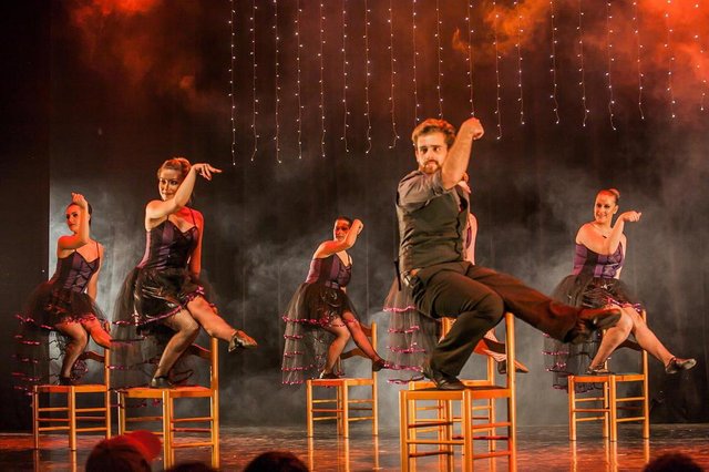 Espetáculo da escola Carla Barcellos - Vaudeville, A Vida é um Cabaret Espetáculo da escola Carla Barcellos - Vaudeville, A Vida é um Cabaret