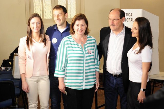 CAXIAS DO SUL, RS, BRASIL, 28/10/2018. Atual Governador do Rio Grande do Sul e candidato à reeleição para o Governo do Estado pelo MDB, José Ivo Sartori vota no Colégio La Salle Carmo, em Caxias do Sul, no segundo turno das eleições 2018. (Diogo Sallaberry/Agência RBS) CAXIAS DO SUL, RS, BRASIL, 28/10/2018. Atual Governador do Rio Grande do Sul e candidato à reeleição para o Governo do Estado pelo MDB, José Ivo Sartori vota no Colégio La Salle Carmo, em Caxias do Sul, no segundo turno das eleições 2018. (Diogo Sallaberry/Agência RBS)