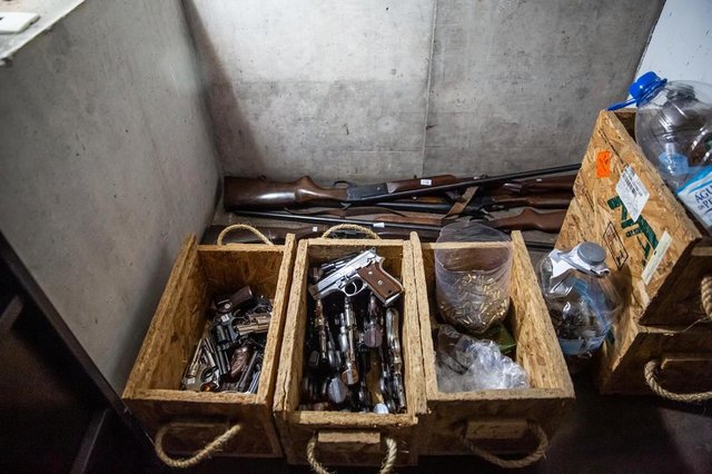 PORTO ALEGRE, RS, BRASIL, 31/10/2018 : Armas apreendidas pela policia federal. (Omar Freitas/Agência RBS) PORTO ALEGRE, RS, BRASIL, 31/10/2018 : Armas apreendidas pela policia federal. (Omar Freitas/Agência RBS)