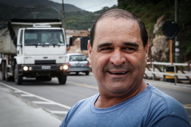 FLORIANÓPOLIS, SC, BRASIL - 07/11/2018Elevado no Rio Tavares causa transtorno para moradores próximos à obra. na foto, Amilton Otávio Silva, 60 - comercianteIndexador: EMERSON SOUZA FLORIANÓPOLIS, SC, BRASIL - 07/11/2018Elevado no Rio Tavares causa transtorno para moradores próximos à obra. na foto, Amilton Otávio Silva, 60 - comercianteIndexador: EMERSON SOUZA