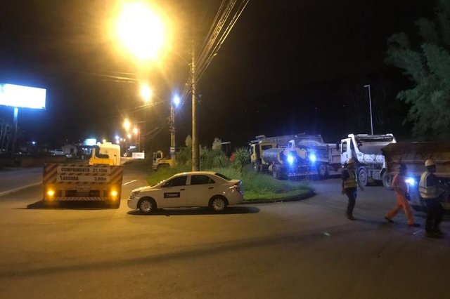 Obra de recapeamento deixa trânsito lento no local Obra de recapeamento deixa trânsito lento no local