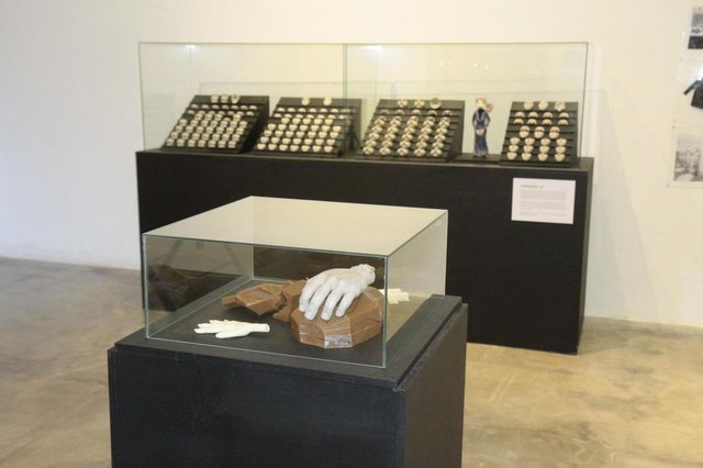 Exposição almofadas de penas Exposição almofadas de penas