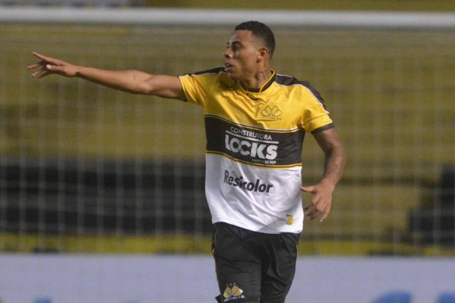 Estreia do Criciúma na Série B de 2016 no Estádio Heriberto Hülse contra o Náutico. Na foto o atacante do Criciúma, Gustavocampeonato brasileiro , série b , futebol , estádio heriberto hülse , criciúma , náutico, gustavo Estreia do Criciúma na Série B de 2016 no Estádio Heriberto Hülse contra o Náutico. Na foto o atacante do Criciúma, Gustavocampeonato brasileiro , série b , futebol , estádio heriberto hülse , criciúma , náutico, gustavo
