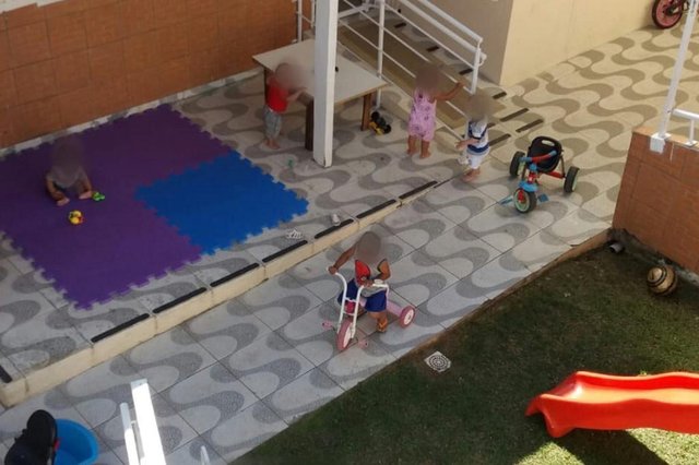 A Casa Lar Luz do Caminho promoverá o evento beneficente Massas & Molhos neste domingo, 11 de novembro, a partir das 12h30min. O objetivo é arrecadar recursos para a manutenção da entidade, uma organização não governamental que acolhe crianças de zero a cinco anos que tiveram seus direitos violados, com atendimento integral (psicológico, físico e social). Será no Restaurante Z¿Perry, no Jurerê Beach Village, com ingressos à venda a R$ 40 por pessoa. Desde sua criação em 2011, a instituição já atendeu mais de 500 atendimentos encaminhados pela Vara da Infância e Juventude ou Conselho Tutelar. Conforme Monique, a demanda depende da determinação judicial para o acolhimento e pode chegar a 140 atendimentos anuais. A Casa Lar Luz do Caminho promoverá o evento beneficente Massas & Molhos neste domingo, 11 de novembro, a partir das 12h30min. O objetivo é arrecadar recursos para a manutenção da entidade, uma organização não governamental que acolhe crianças de zero a cinco anos que tiveram seus direitos violados, com atendimento integral (psicológico, físico e social). Será no Restaurante Z¿Perry, no Jurerê Beach Village, com ingressos à venda a R$ 40 por pessoa. Desde sua criação em 2011, a instituição já atendeu mais de 500 atendimentos encaminhados pela Vara da Infância e Juventude ou Conselho Tutelar. Conforme Monique, a demanda depende da determinação judicial para o acolhimento e pode chegar a 140 atendimentos anuais.