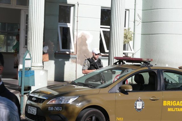 São Leopoldo, RS, BRASIL, 09/11/2018 : Atiradores assassinam paciente dentro de hospital em São Leopoldo. Um paciente do Hospital Centenário, em São Leopoldo, foi assassinado a tiros por volta das 4h desta sexta-feira (9). Conforme a assessoria de imprensa da instituição, a vítima estava na ala cirúrgica quando foi alvejada. O ataque deixou mais um paciente e uma acompanhante dele feridos nas pernas. (Fernando Gomes/Agência RBS) São Leopoldo, RS, BRASIL, 09/11/2018 : Atiradores assassinam paciente dentro de hospital em São Leopoldo. Um paciente do Hospital Centenário, em São Leopoldo, foi assassinado a tiros por volta das 4h desta sexta-feira (9). Conforme a assessoria de imprensa da instituição, a vítima estava na ala cirúrgica quando foi alvejada. O ataque deixou mais um paciente e uma acompanhante dele feridos nas pernas. (Fernando Gomes/Agência RBS)