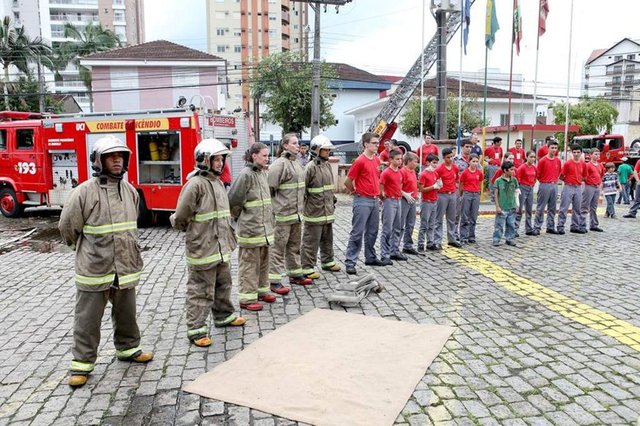 BRASIL,JOINVILLE, SC, 15-10-15; Bombeiros Voluntários de Joinville realizam o 7ª Yakisoba do Bombeiro Mirim (Foto: Arquivo Pessoal) BRASIL,JOINVILLE, SC, 15-10-15; Bombeiros Voluntários de Joinville realizam o 7ª Yakisoba do Bombeiro Mirim (Foto: Arquivo Pessoal)