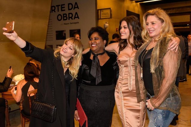 Para a coluna Sinal Aberto, clique exclusivo***: na festa de lançamento da próxima novela das seis, Espelho da Vida. Luciana Vendramini (ED) faz selfie com Luciana Malcher, Vitória Strada e Vera Fischer (D). Para a coluna Sinal Aberto, clique exclusivo***: na festa de lançamento da próxima novela das seis, Espelho da Vida. Luciana Vendramini (ED) faz selfie com Luciana Malcher, Vitória Strada e Vera Fischer (D).