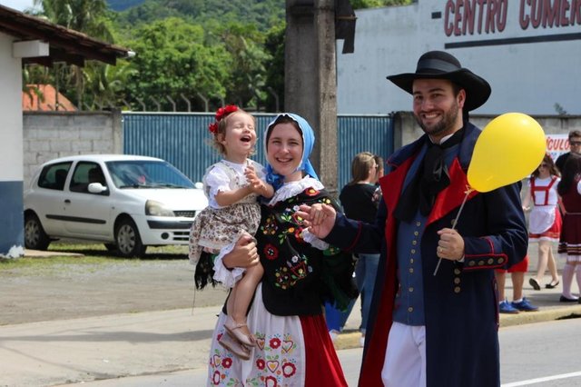 primeiro domingo de desfile da schutzenfest primeiro domingo de desfile da schutzenfest