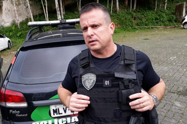 JOINVILLE, SANTA CATARINA, BRASIL (14/11/2018): Delegado da Draco, Antonio Joca, comenta operação deflagrada pela Polícia Civil na manhã desta quarta-feira (14) cumpre 21 mandados de prisão e 21 mandados de busca e apreensão nas cidades de Joinville, Barra Velha, Penha e Camboriú, no Litoral Norte Catarinense. JOINVILLE, SANTA CATARINA, BRASIL (14/11/2018): Delegado da Draco, Antonio Joca, comenta operação deflagrada pela Polícia Civil na manhã desta quarta-feira (14) cumpre 21 mandados de prisão e 21 mandados de busca e apreensão nas cidades de Joinville, Barra Velha, Penha e Camboriú, no Litoral Norte Catarinense.