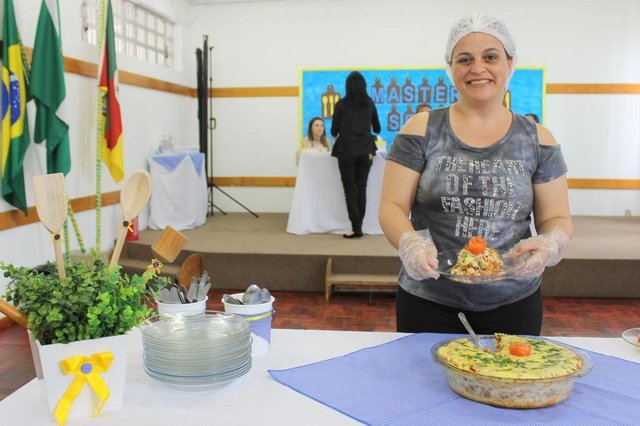 Isadora da Rosa Mendes, da Escola Municipal de Educação Infantil Romana Gonçalves Alves, de Sapucaia do Sul. 2º lugar no concurso Master Sene, com bolo de macarrão.