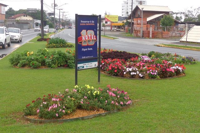Prêmio da Festa das Flores: os mais belos jardins de Joinville. Jardim de HOTEL 10 PV. Prêmio da Festa das Flores: os mais belos jardins de Joinville. Jardim de HOTEL 10 PV.