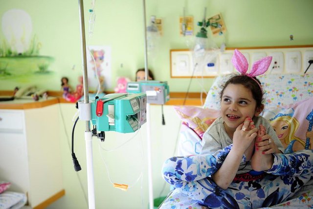 CAXIAS DO SUL, RS, BRASIL, 08/11/2018. Melissa Hoffman, cinco anos, sofre de doença não diagnosticada mas que impede de se alimentar há pelo menos um ano. Vaquinha e pedágio solidário buscam arrecadar recursos para o tratamento. (Lucas Amorelli/Agência RBS CAXIAS DO SUL, RS, BRASIL, 08/11/2018. Melissa Hoffman, cinco anos, sofre de doença não diagnosticada mas que impede de se alimentar há pelo menos um ano. Vaquinha e pedágio solidário buscam arrecadar recursos para o tratamento. (Lucas Amorelli/Agência RBS