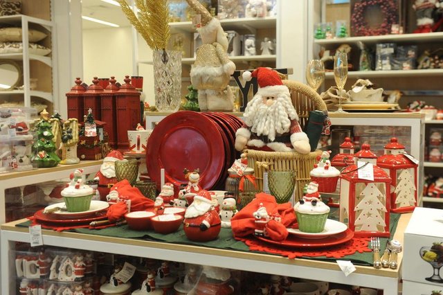 JOINVILLE,SC,BRASIL,19-11-2018.Começa venda de decoração natalina.(Foto:Salmo Duarte/A Notícia) JOINVILLE,SC,BRASIL,19-11-2018.Começa venda de decoração natalina.(Foto:Salmo Duarte/A Notícia)