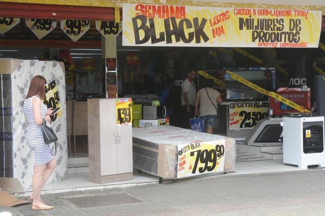 JOINVILLE,SC,BRASIL,21-11-2018.Black Friday.Comercio da cidade já entrou no clima.(Foto:Salmo Duarte/A Notícia) JOINVILLE,SC,BRASIL,21-11-2018.Black Friday.Comercio da cidade já entrou no clima.(Foto:Salmo Duarte/A Notícia)