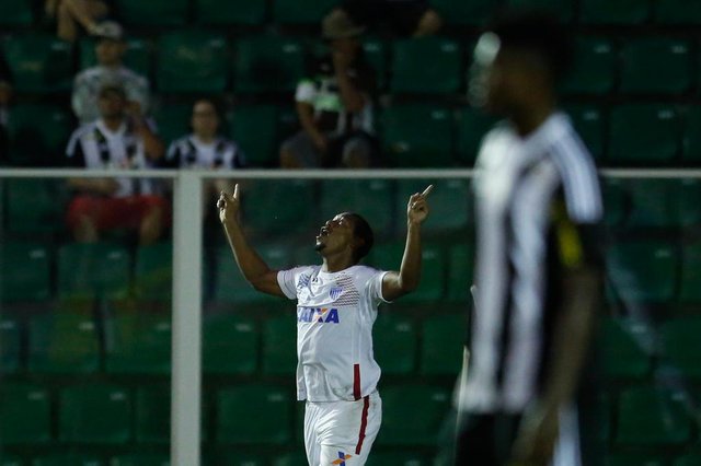 FLORIANÓPOLIS, SC, BRASIL - 12/05/2018Clássico Figueirense e Avaí pelo Campeonato Brasileiro de Futebol da Série B 2018. Na foto, o jogador Rodrigão, autor do único gol da partidaIndexador: Diorgenes Pandini FLORIANÓPOLIS, SC, BRASIL - 12/05/2018Clássico Figueirense e Avaí pelo Campeonato Brasileiro de Futebol da Série B 2018. Na foto, o jogador Rodrigão, autor do único gol da partidaIndexador: Diorgenes Pandini