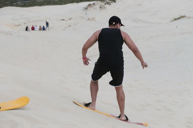 FLORIANÓPOLIS, SC, BRASIL, 20/11/2018: Opções de pratica de esportes ao ar livre . Na foto: Sandboard nas dunas da Joaquina (Foto: CRISTIANO ESTRELA / DIÁRIO CATARINENSE) FLORIANÓPOLIS, SC, BRASIL, 20/11/2018: Opções de pratica de esportes ao ar livre . Na foto: Sandboard nas dunas da Joaquina (Foto: CRISTIANO ESTRELA / DIÁRIO CATARINENSE)