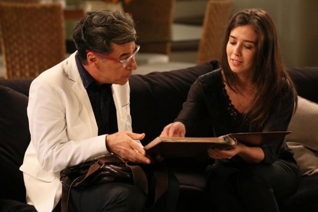 Império: Cora conta a Téo Pereira que o Comendador chifrou o próprio irmãoA vilã Cora (Marjorie Estiano) vai aprontar mais uma das suas no capítulo da novela Império desta quarta-feira. Império: Cora conta a Téo Pereira que o Comendador chifrou o próprio irmãoA vilã Cora (Marjorie Estiano) vai aprontar mais uma das suas no capítulo da novela Império desta quarta-feira.