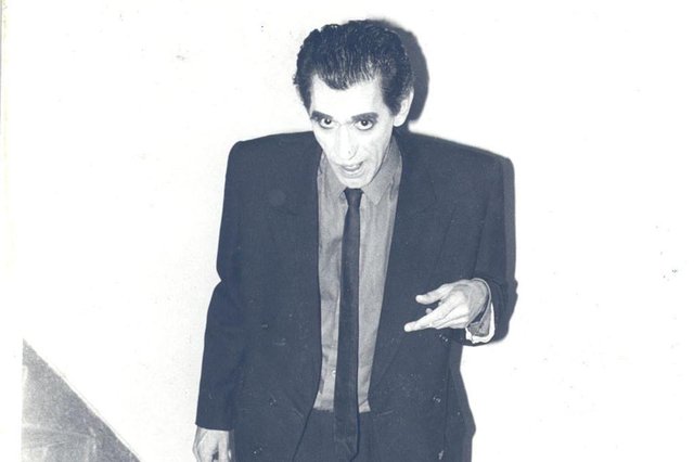 Personagem de Ruy Rezende, o professor Astromar, na novela Roque Santeiro. Personagem de Ruy Rezende, o professor Astromar, na novela Roque Santeiro.