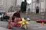 Decoração de Natal começa a ser colocada na Praça Dante Alighieri, em Caxias do Sul.