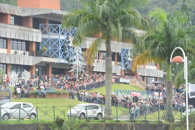 Servidores municipais realizam paralisação nesta quinta-feira em Joinville Servidores municipais realizam paralisação nesta quinta-feira em Joinville