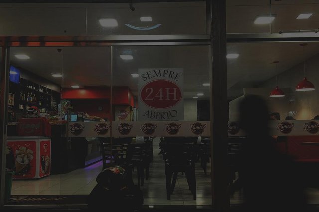 CAXIAS DO SUL, RS, BRASIL, 24/09/2018Lojas que abrem 24h na cidade.Restaurante Zanuzzi na Visconde (Lucas Amorelli/Agência RBS) CAXIAS DO SUL, RS, BRASIL, 24/09/2018Lojas que abrem 24h na cidade.Restaurante Zanuzzi na Visconde (Lucas Amorelli/Agência RBS)
