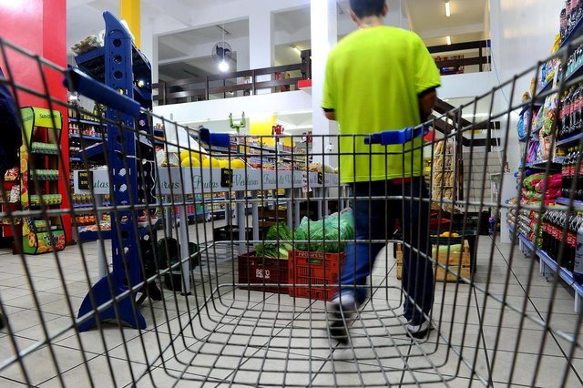 CAXIAS DO SUL, RS, BRASIL, 24/09/2018Lojas que abrem 24h na cidade.Mercado no bairro São Leopoldo (Lucas Amorelli/Agência RBS) CAXIAS DO SUL, RS, BRASIL, 24/09/2018Lojas que abrem 24h na cidade.Mercado no bairro São Leopoldo (Lucas Amorelli/Agência RBS)