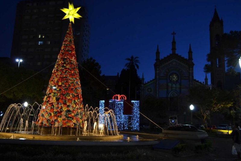 Natal em Caxias - iluminação na Praça Dante Alighieri