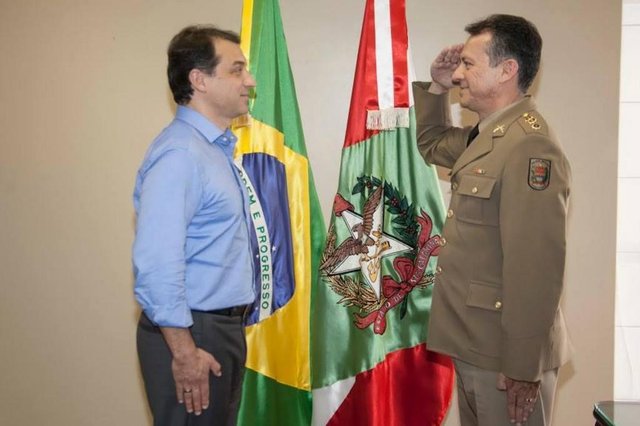 Fechamos a sexta-feira com a indicação de Ricardo Dias no comando da Secretaria Executiva de Comunicação.Graduado em Comunicação Social com habilitação em Jornalismo, pela Universidade do Sul de Santa Catarina (Unisul), especialista em Jornalismo Editorial, Ricardo, iniciou sua trajetória profissional como assessor de imprensa. Também foi repórter, editor-chefe e apresentador na Unisul TV, afiliada à TV Cultura. Foi coordenador de Comunicação Social e Relações Comunitárias na Prefeitura Municipal de Tubarão. Atualmente, atuava como coordenador e gestor de telejornalismo da RBS TV/NSC TV, em Criciúma. Fechamos a sexta-feira com a indicação de Ricardo Dias no comando da Secretaria Executiva de Comunicação.Graduado em Comunicação Social com habilitação em Jornalismo, pela Universidade do Sul de Santa Catarina (Unisul), especialista em Jornalismo Editorial, Ricardo, iniciou sua trajetória profissional como assessor de imprensa. Também foi repórter, editor-chefe e apresentador na Unisul TV, afiliada à TV Cultura. Foi coordenador de Comunicação Social e Relações Comunitárias na Prefeitura Municipal de Tubarão. Atualmente, atuava como coordenador e gestor de telejornalismo da RBS TV/NSC TV, em Criciúma.