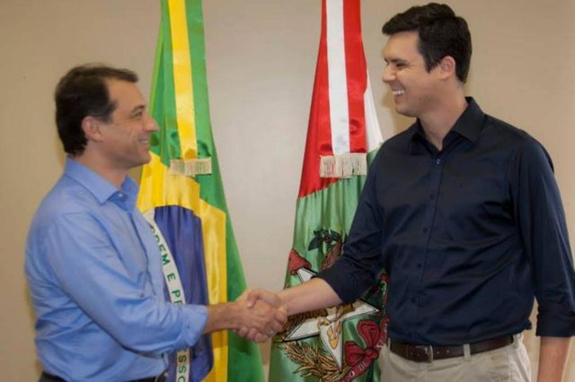 A Secretaria Executiva da Casa Militar será comandada pelo Coronel da Polícia Militar, João Carlos Neves Junior. Coronel Neves é especialista em Gestão e Administração em Segurança Pública, pela Universidade do Sul de Santa Catarina (Unisul). Começou no serviço público como oficial da Polícia Militar em 1987.Também já foi diretor do Colégio Policial Militar Feliciano Nunes Pires, além de subdiretor de Ensino da PM. Atualmente, comandava a 8ª Região de Polícia Militar, compreendendo os municípios da região de Laguna (AMUREL). A Secretaria Executiva da Casa Militar será comandada pelo Coronel da Polícia Militar, João Carlos Neves Junior. Coronel Neves é especialista em Gestão e Administração em Segurança Pública, pela Universidade do Sul de Santa Catarina (Unisul). Começou no serviço público como oficial da Polícia Militar em 1987.Também já foi diretor do Colégio Policial Militar Feliciano Nunes Pires, além de subdiretor de Ensino da PM. Atualmente, comandava a 8ª Região de Polícia Militar, compreendendo os municípios da região de Laguna (AMUREL).