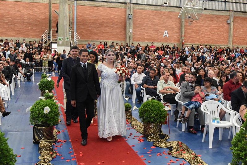 133 casais oficializaram a união civil em casamento comunitário na tarde deste sábado em Caxias do Sul.
