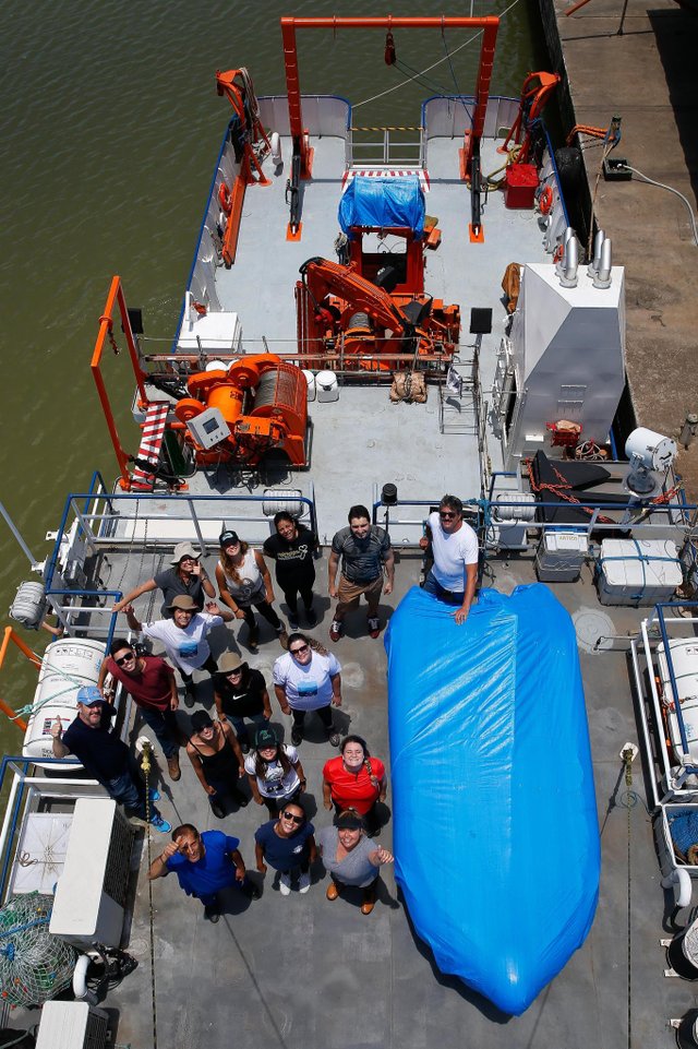 ITAJAÍ, SC, BRASIL, 10-12-2018: Embarcação de pesquisa com alunos de oceanografia da UFSC. ITAJAÍ, SC, BRASIL, 10-12-2018: Embarcação de pesquisa com alunos de oceanografia da UFSC.