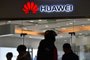  This photo taken on December 10, 2018 shows people walking past a Huawei store in Beijing. - Chinas ambitious drive to dominate next-generation 5G technology faces a sudden reality check as fears spread that telecom companies like Huawei could be proxies for Beijings intrusive security apparatus. (Photo by Greg Baker / AFP) / TO GO WITH China-US-telecommunication-diplomacy-Huawei-5G, FOCUS by Dan MartinEditoria: FINLocal: BeijingIndexador: GREG BAKERSecao: telecommunication serviceFonte: AFPFotógrafo: STF