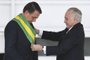  Outgoing Brazilian president Michel Temer (R), hands over the presidential sash to Brazils new president Jair Bolsonaro at Planalto Palace in Brasilia on January 1, 2019. - Bolsonaro takes office with promises to radically change the path taken by Latin Americas biggest country by trashing decades of centre-left policies. (Photo by EVARISTO SA / AFP)Editoria: POLLocal: BrasíliaIndexador: EVARISTO SASecao: governmentFonte: AFPFotógrafo: STF