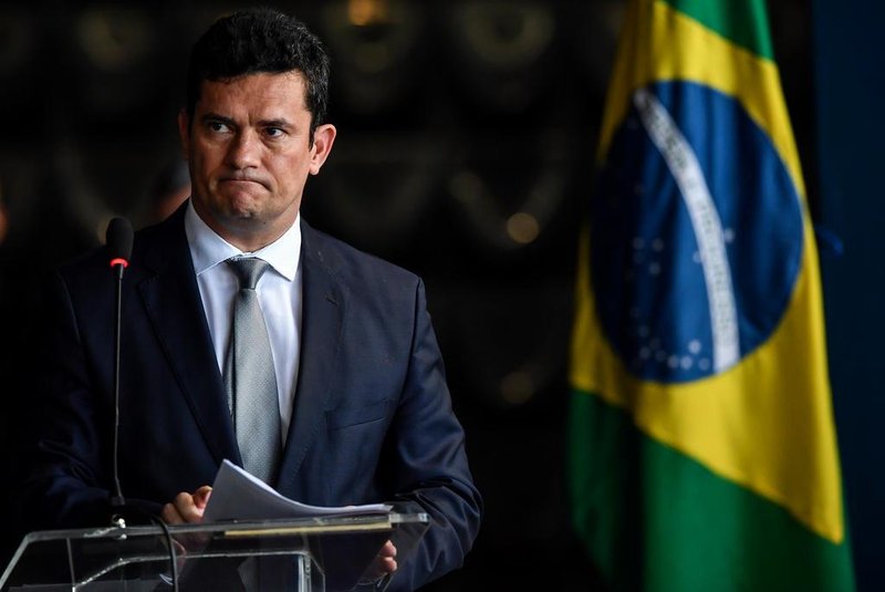  Brazils new Justice Minister Judge Sergio Moro delivers a speech during the ceremony to take office, a day after the swearing-in of the countrys new government, at the Justice Ministry in Brasilia, on January 2, 2019. - Brazils new far-right President Jair Bolsonaro declared a crusade against crime, corruption and leftwing ideology as he took office on January 1 for a four-year term at the helm of Latin Americas biggest nation. (Photo by Nelson ALMEIDA / AFP)Editoria: POLLocal: BrasíliaIndexador: NELSON ALMEIDASecao: governmentFonte: AFPFotógrafo: STF