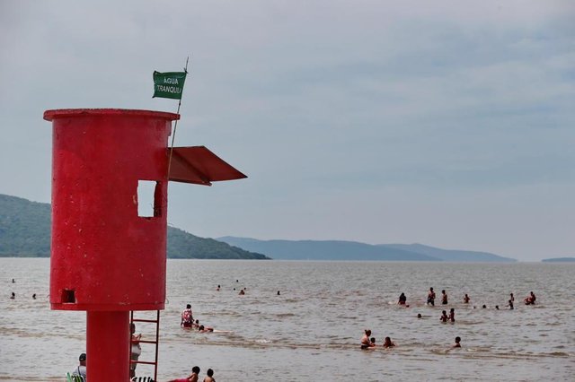 PORTO ALEGRE-RS- BRASIL- 30/12/2018- O último fim de semana do ano de praia no Lami. Ambiental de quem ficou em POA para curtir a praia. Casa de salva-vidas guarnecida no lami. FOTO FERNANDO GOMES/DIÁRIO GAÚCHO. PORTO ALEGRE-RS- BRASIL- 30/12/2018- O último fim de semana do ano de praia no Lami. Ambiental de quem ficou em POA para curtir a praia. Casa de salva-vidas guarnecida no lami. FOTO FERNANDO GOMES/DIÁRIO GAÚCHO.