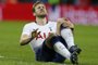  (FILES) In this file photo taken on January 13, 2019 Tottenhams English striker Harry Kane reacts after picking up an injury at the final whistle during the English Premier League football match between Tottenham Hotspur and Manchester United at Wembley Stadium in London. - Tottenham striker Harry Kane will be sidelined until March after suffering ankle ligament damage in Sundays defeat against Manchester United. Kane sustained the injury to his left ankle in the closing moments of the 1-0 loss at Wembley and scans have now confirmed the extent of the problem. (Photo by Ian KINGTON / IKIMAGES / AFP) / RESTRICTED TO EDITORIAL USE. No use with unauthorized audio, video, data, fixture lists, club/league logos or live services. Online in-match use limited to 45 images, no video emulation. No use in betting, games or single club/league/player publications.Editoria: SPOLocal: LondonIndexador: IAN KINGTONSecao: soccerFonte: IKIMAGESFotógrafo: STR