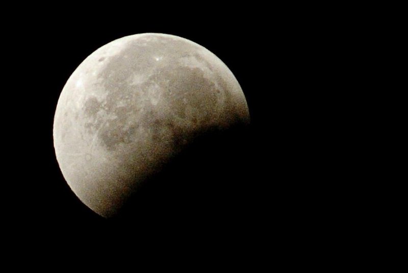 *** Eclipse lunar - AP ***Eclipse lunar, pelo mundo, nesta terça-feira Fonte: AP Fotógrafo: Mike Vogt