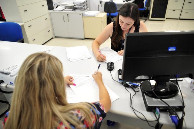 CAXIAS DO SUL, RS, BRASIL (21/01/2019)Estudantes procuram vaga de estágio no CIEE em Caxias do Sul. (Antonio Valiente/Agência RBS) CAXIAS DO SUL, RS, BRASIL (21/01/2019)Estudantes procuram vaga de estágio no CIEE em Caxias do Sul. (Antonio Valiente/Agência RBS)