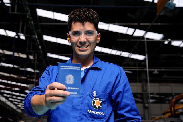 CAXIAS DO SUL, RS, BRASIL (30/01/2019)Márcio Soares, 27 anos, foi contratado pela Marcopolo no ano passado. (Antonio Valiente/Agência RBS) CAXIAS DO SUL, RS, BRASIL (30/01/2019)Márcio Soares, 27 anos, foi contratado pela Marcopolo no ano passado. (Antonio Valiente/Agência RBS)