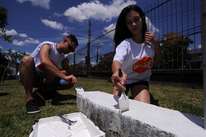 Além de limpeza e corte de grama, houve também pintura de alguns pontos